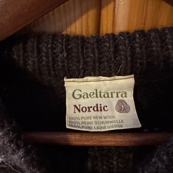 Vintage Women's 💯 Wool Fair Isle Sweater - Picture 2 of 7